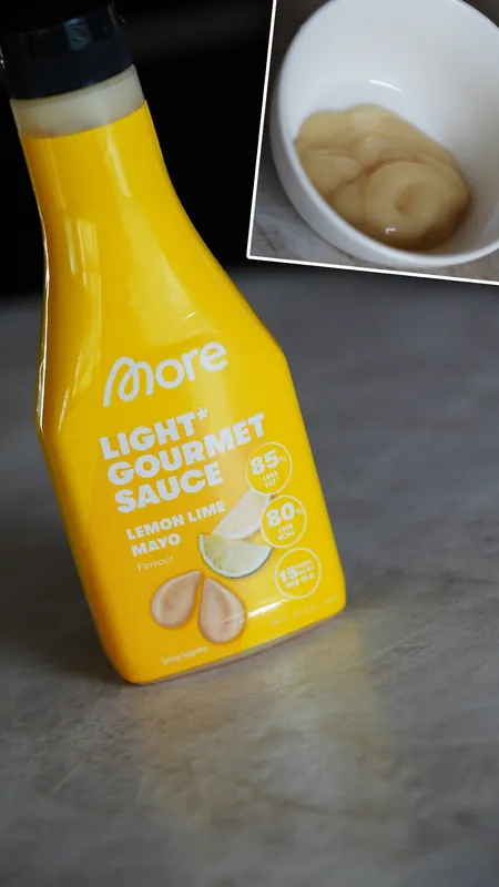 More Light Gourmet Sauce & Salad Dressing – Lemon Lime Mayo, con una ciotolina