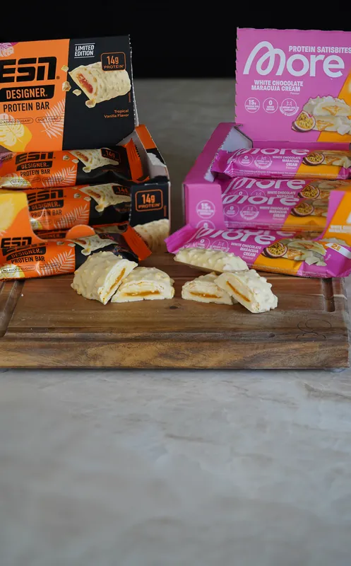 More Protein Satisbites – White Chocolate Maracuja Cream, a confronto, tagliate